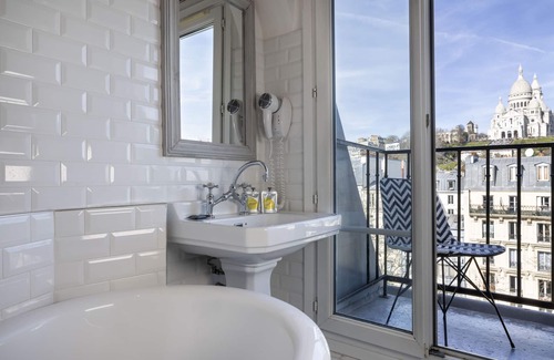 Quartier de Rochechouart Hostel | Le Régent Montmartre by Hiphophostels