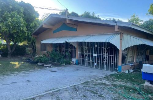 Spanish Town Zone Apartment | Livi's Hide-Away!