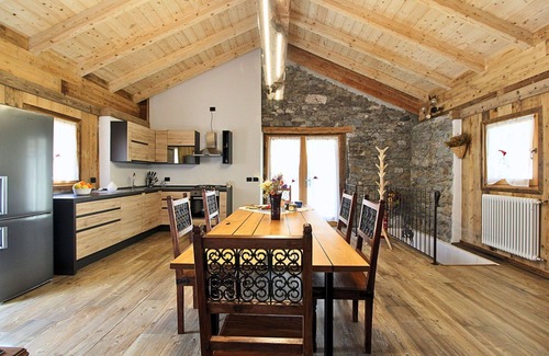 Lozzo di Cadore Apartment | Lovely apartment for 5 guests with WIFI, balcony, pets allowed and panoramic view