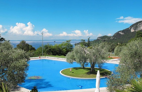 Corno Apartment | Lovely apartment for 5 people with pool, WIFI, TV and terrace