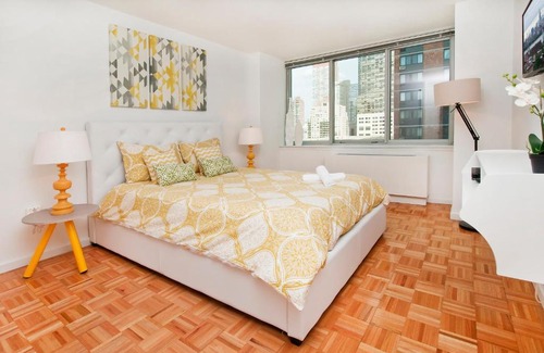 Lincoln Square Apartment | Luxurious Two Bedroom Apartment in Doorman Building - Lincoln Center
