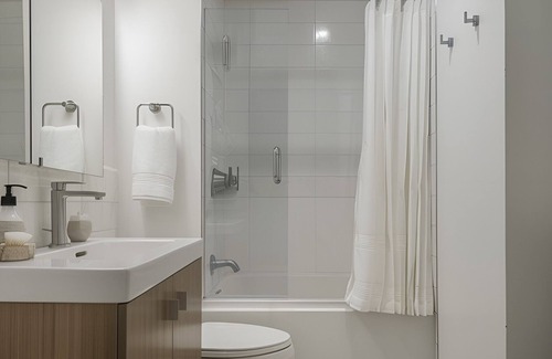 Chelsea Apartment | Luxury 2 Bed/2 Bath NYC Apartment with Stunning Rooftop Views + parking spot