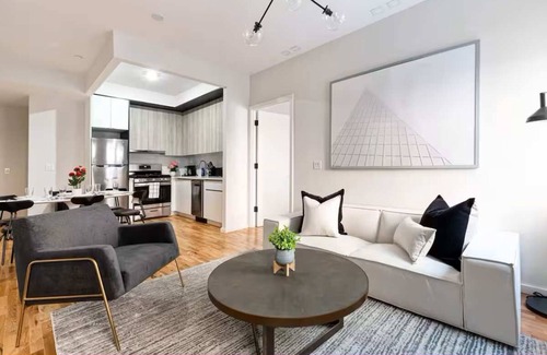 Upper East Side House | Luxury 3BR Duplex w Private Patio in Upper East