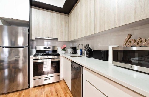 Upper East Side House | Luxury 3BR Duplex w Private Patio in Upper East
