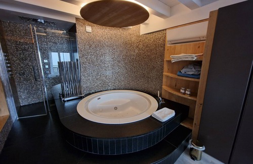 Treviso House | LUXURY ROOM & PRIVATE SPA RIO BOTTENIGA