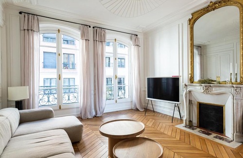 Montparnasse Apartment | maison tchoupi