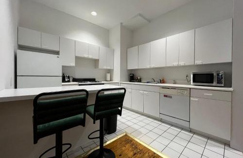 Lincoln Square Apartment | Manhattan Gem