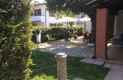 Olmo di Mira House | Mariposa's Home. House with garden, excellent for those looking for a relaxing stay.