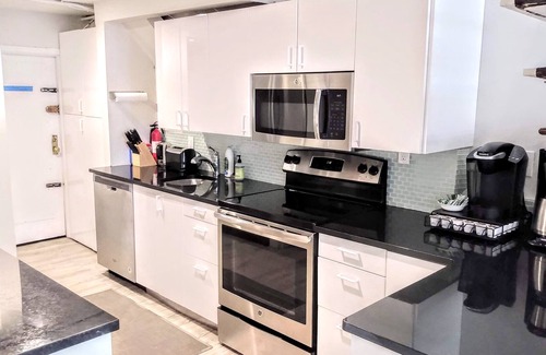 Kips Bay Apartment | "Midtown East Townhouse Apt w/ Garden - Modern"
