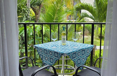 Williams Town Condo | Modern Beachfront Oasis in The Bahamas