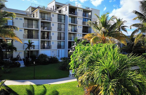 Williams Town Condo | Modern Beachfront Oasis in The Bahamas