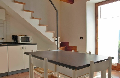 Costermano Apartment | Nice apartment for 4 people with WIFI, A/C, pool, TV, patio and pets allowed
