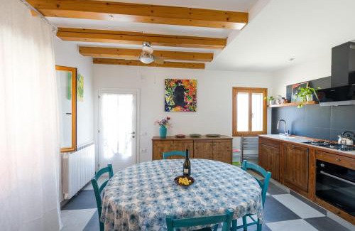 Burano House | Night Galleria holiday home - bed & art in Burano - the pink house