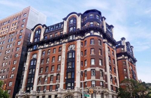 Central Park West House | NYC's Most Popular Attractions Right Around The Corner! Onsite Bakery