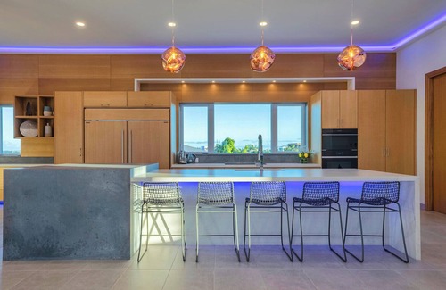 Ocean Point Villa | Ocean Breeze Villa - Luxurious Waterfront Property