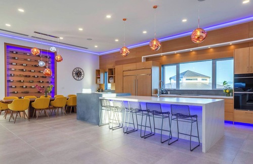Ocean Point Villa | Ocean Breeze Villa - Luxurious Waterfront Property