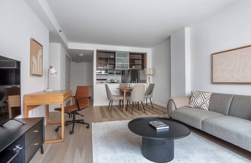Chelsea Apartment | Open Chelsea 2BR w/Gym & W/D, nr Park, by Blueground