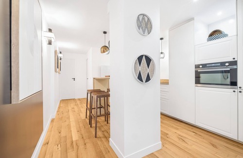 Quartier Sainte-Avoye Apartment | OVERLOOKING ARCHIVES MUSEUM WITH EXPANSIVE WINDOWS & CHIC INTERIORS - LE MARAIS