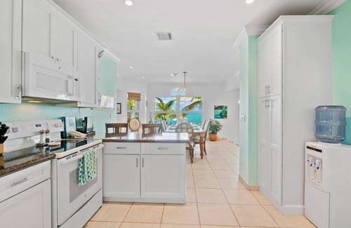 George Town Villa | Point of View: Oceanfront 4bd 4.5ba Luxury Villa w Dock in February Point, Exuma