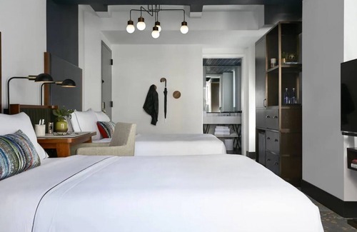 Midtown East House | Prime Location! 3 Accessible Units, Steps to Top of the Rock & Channel Gardens!