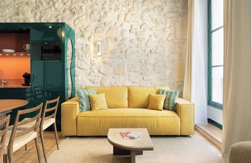 Quartier de la Monnaie Apartment | Reflecting the Elegance of Paris- with Exclusive Tailored Services – St-Germain