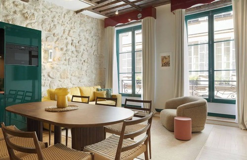 Quartier de la Monnaie Apartment | Reflecting the Elegance of Paris- with Exclusive Tailored Services – St-Germain