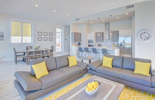 Staniel Cay Villa | Relax in this summer night inspired villa