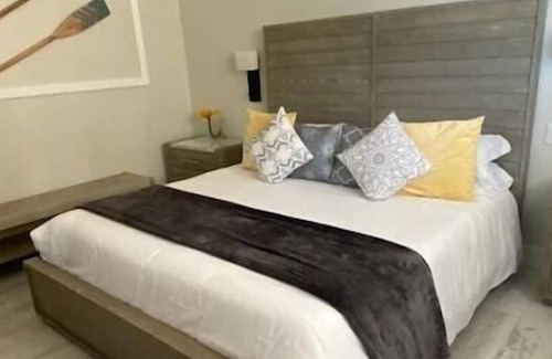 Staniel Cay Villa | Relax in this summer night inspired villa