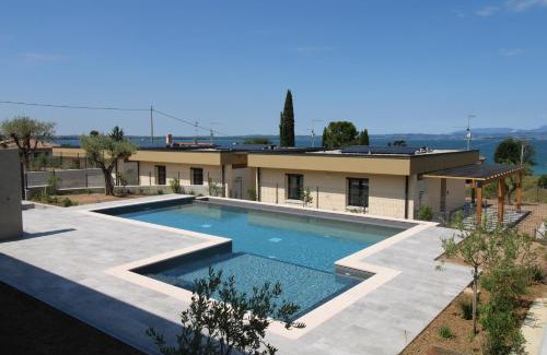 Lazise Villa | Residence Le Terrazze - Your Green Holiday - Vista Lago, Montagne e Piscina