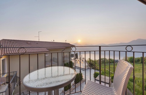 San Zeno di Montagna Apartment | Room 'Hotel Laguna Depandance Suite 2' with Shared Terrace, Wi-Fi and Air Conditioning