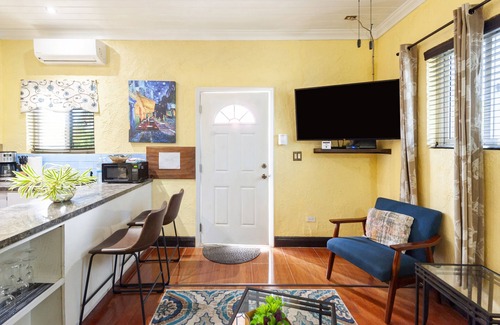 Nassau Apartment | Saffron Cottage is a cozy apt. attached to main house w/private entrance & deck.