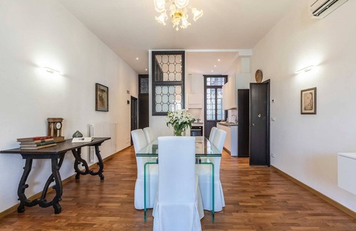 San Marco Apartment | San Marco Alluring and Spacious Apartment with Elevator