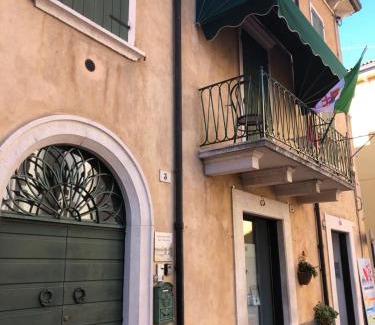Lazise Old Town Apartment | San Martino