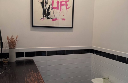 Williamsburg Apartment | Spacious 3-bedroom apartment in terrific Williamsburg Brooklyn with AC, WiFi