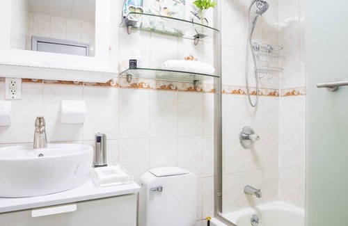Bedford-Stuyvesant Apartment | Spacious 3-bedroom apartment with WiFi, AC in fabulous Brooklyn