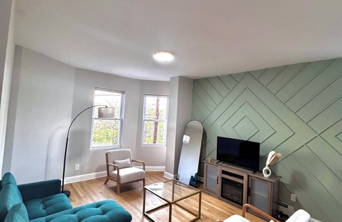 New Brighton House | Spacious 6-bedroom house in charming Staten Island with WiFi