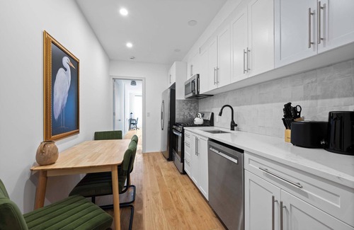 Rose Hill Apartment | Specious/with 2 full baths, walk anywhere