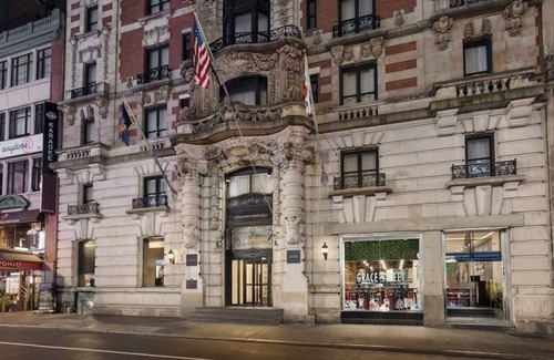 Koreatown House | Steps Away From the Excitement of Times Square! 2 Classy Units, Pets Allowed