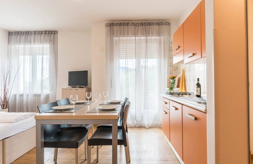Malcesine Apartment | Studio Apartment 'Residence La Pergola Monolocale Uno' with Mountain View, Wi-Fi and Air Conditioning