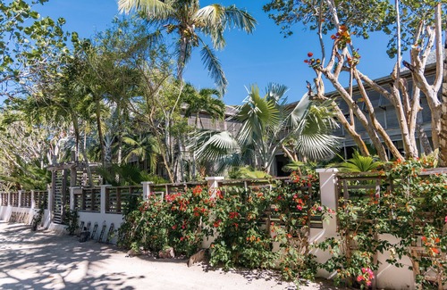 Dunmore Town House | Stunning Beachfront Villa Retreat in the Bahamas