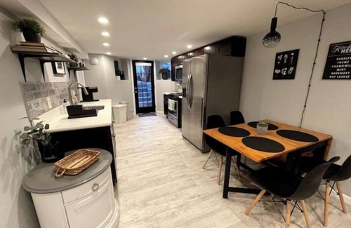 Bay Ridge Apartment | Stylish walk-in 1 bedroom apartment 20 minutes from Manhattan