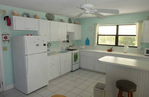 Great Exuma Villa | Sundowner house, beach front, one of the best views on the island. Sleeps 6.