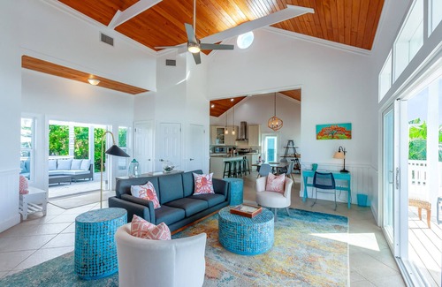 Hope Town House | Sunsation - Luxurious Home Near the Beach, with Spectacular Ocean Views