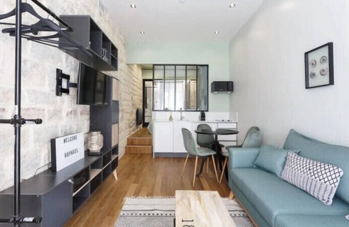 Quartier de Rochechouart Apartment | T2 with Wifi near Montmartre