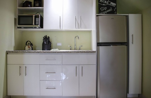Eastern Road Apartment | Tangerine Sunsets Alta Vista Suite 2
