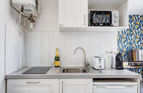 Montreuil Apartment | TBS 142 - Cosy Studio at the Gates of Paris