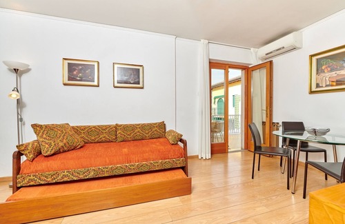 Malcesine Apartment | Three-room apartment. 50 sqm - 2nd floor - terrace overlooking the lake - swimming pool - garden - garage