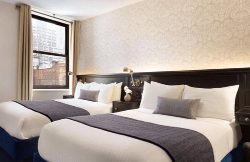 Tribeca House | Ultimate City Escape! 3 Modern Units, On-site Bar, Walk to Times Square!