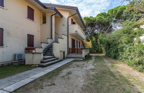 Rosolina Mare Apartment | Vacation apartment on the second floor of a building, 200 meters from the sea.