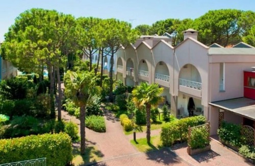Bibione Pineda Apartment | Vacation village MareBlu Villa Superior B for 7 persons